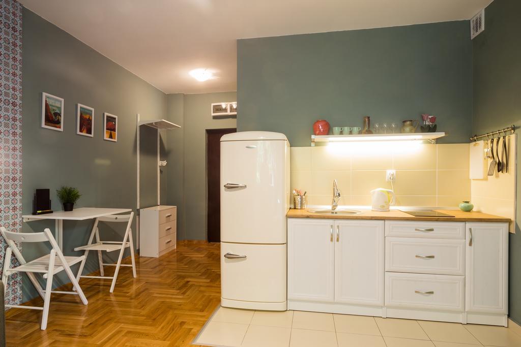 ! Promo! Central Evergreen Studio - Public Parking Area-Fast Wi-Fi Apartment Novi Sad Exterior photo